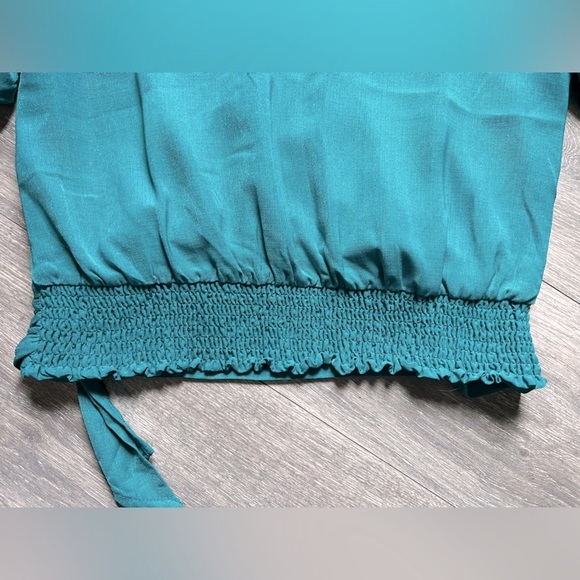 OLM flutter sleeve faux wrap blouse in teal. Size L - Picture 5 of 8